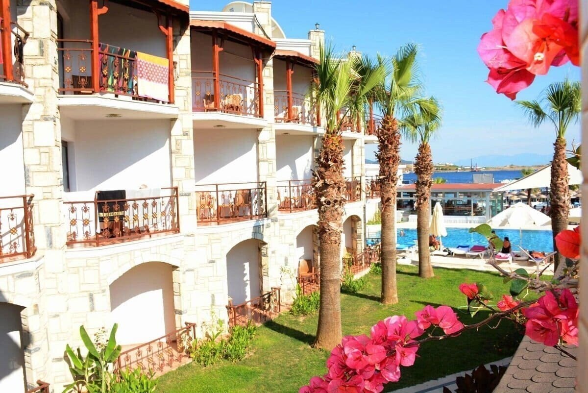 Отель Gumbet Beach Resort 3*